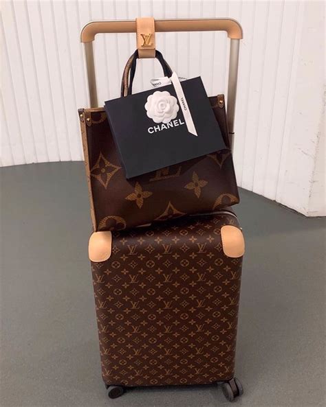 is it illegal to sell replica designer bags